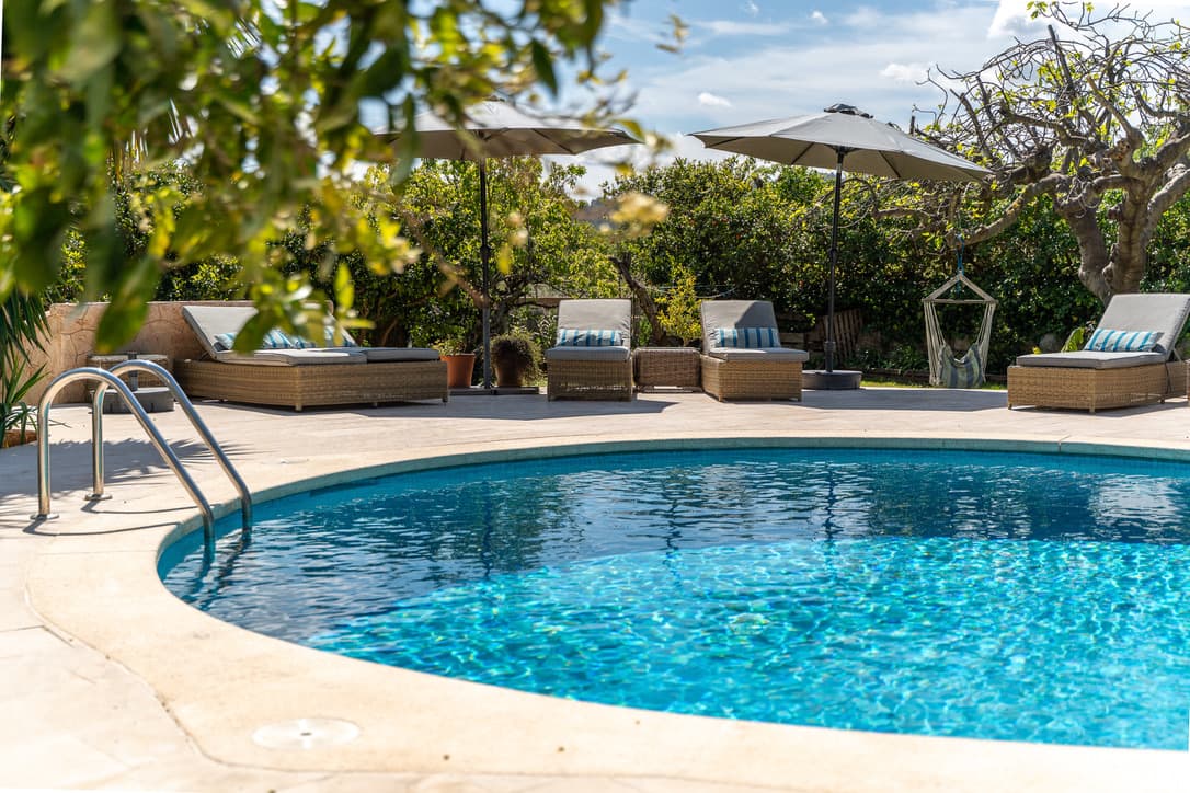 The curving pool and garden at Casa de Ciclista